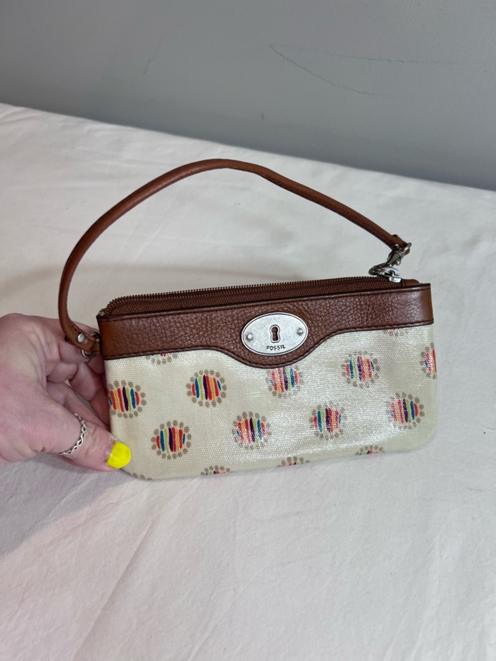 Fossil KeyPer tan geometric floral wrist split zip top with card slots inside